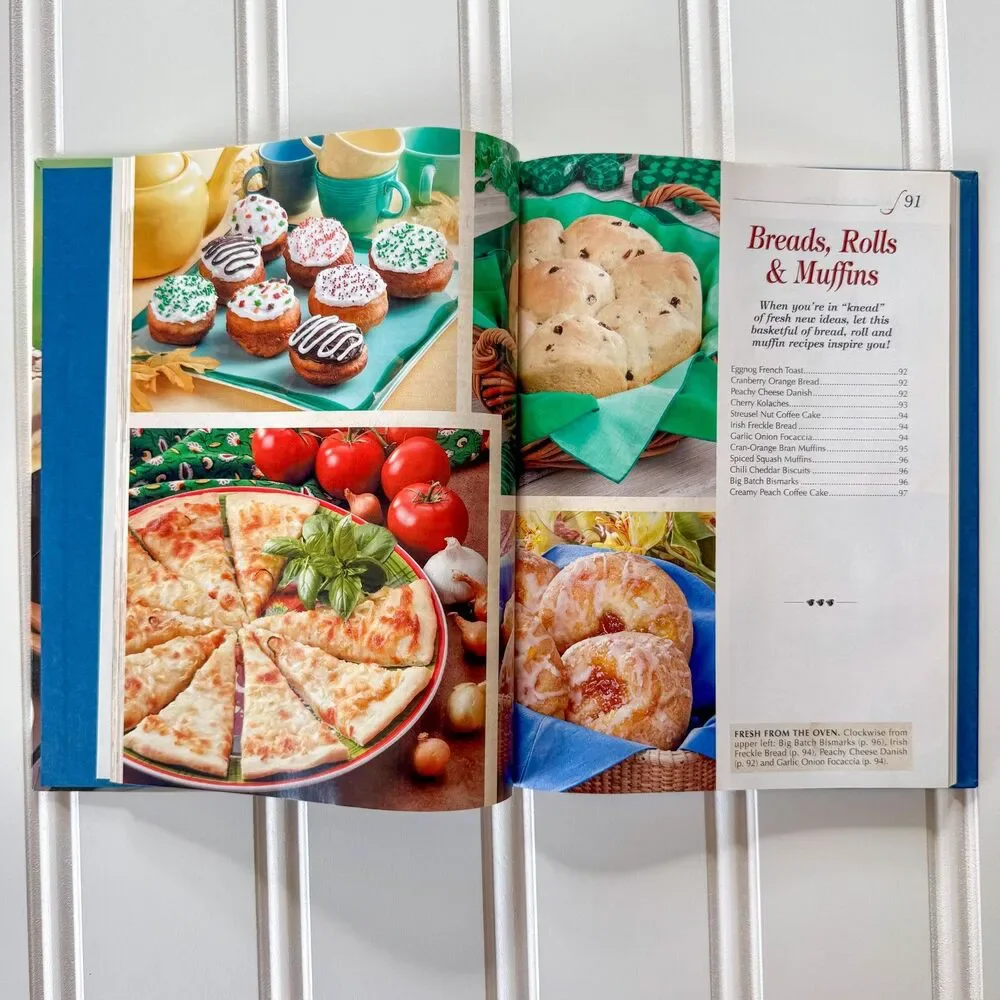 2005 Taste of Home Annual Recipes Hardcover Vintage Cookbook | 504 Recipes